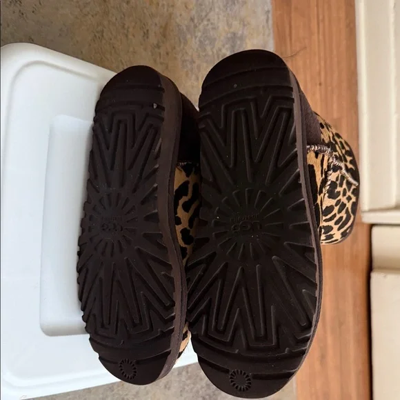 UGG Leopard Print Boots - Brown and Black - Picture 5 of 5